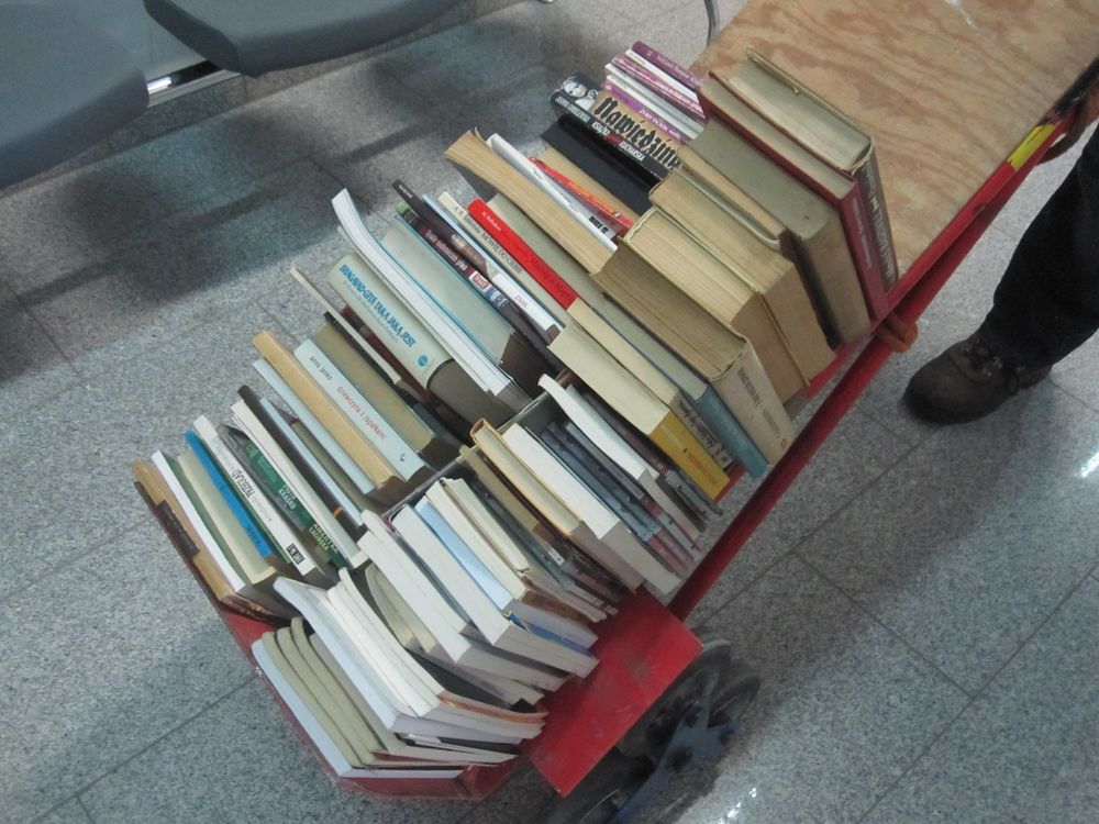 Pakowanie książek, ASP Fot. Agnieszka Kłos 