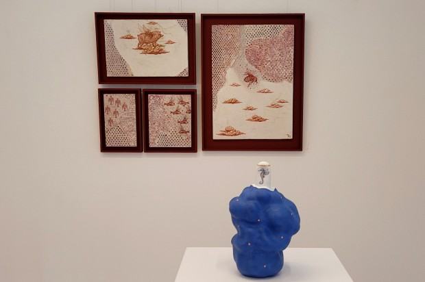 Fragment wystawy Joanny Opalskiej-Brzeckiej pt. U/ARCY/PRZE TWORY