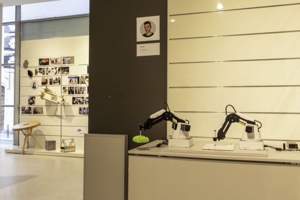 Sebastian Sobótka, praca „iPreacher” w ramach Empathic Design w Galerii na Czystej, 2020, zdj. autor