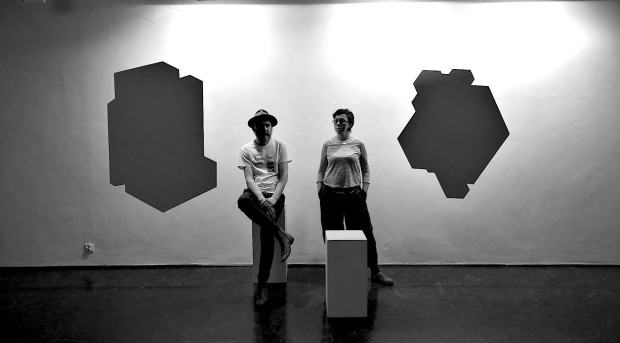 kinoMANUAL /Aga Jarząb, Maciek Bączyk/, „2020”, 2020, instalacja performatywna w Galerii Entropia we Wrocławiu, zdj. Mariusz Jodko