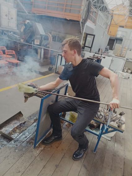 Pokaz dmuchania szkła studentów Wydziału Ceramiki i Szkła