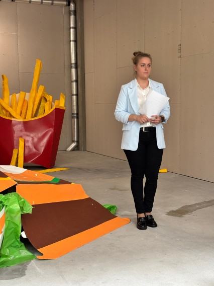 Frytki i kanapki, czyli jak konsumpcjonizm wpływa na sztukę