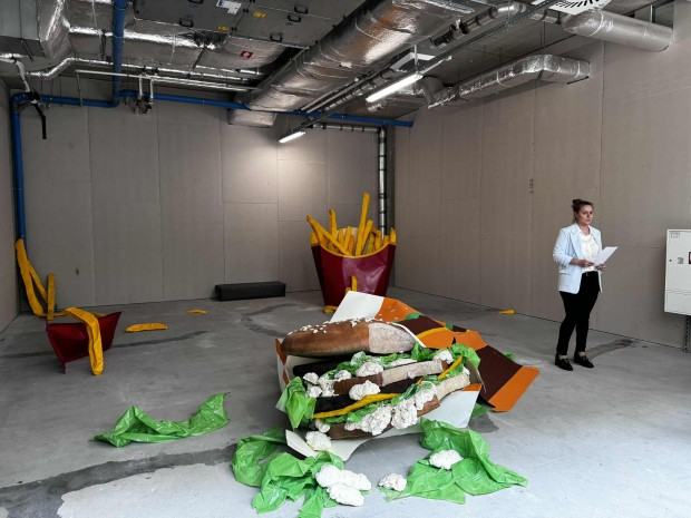 Frytki i kanapki, czyli jak konsumpcjonizm wpływa na sztukę