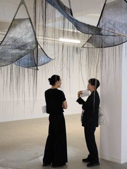 Inside Job (Ula Lucińska, Michał Knychaus), Windsailors, Rites of Passage - wystawa w ramach Polskiego Pawilonu na 16 Międzynarodowym Gwangju Biennale, Korea Południowa, 2026, fot. Kuba Celej, Materiały prasowe Instytutu Adama Mickiewicza
