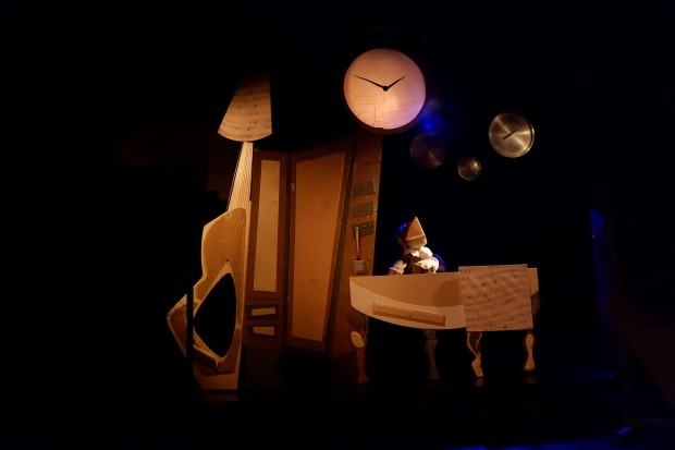 Spektakl „DomoFonia” ze scenografią Adrianny Dudy, studentki III roku kierunku Scenografia