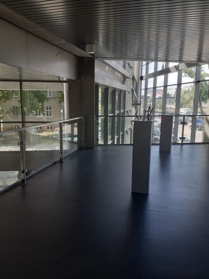 wystawa dyplomantów Wydziału Rzeźby i Mediacji Sztuki  Versus