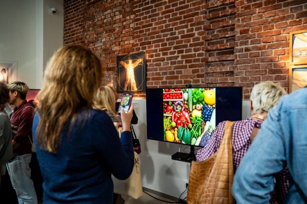 Sebastian Sobótka, praca „Autokonsumpcja” w ramach wystawy towarzyszącej Wrocławskiemu Forum Żywnościowemu, 2025, zdj. Rafał Ogrodowczyk