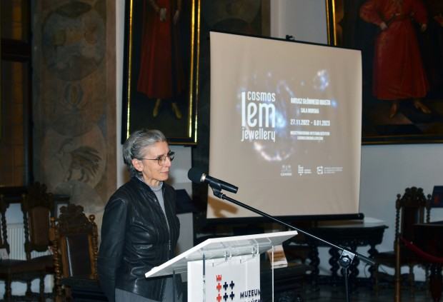 Wernisaż wystawy Kosmos Lem Biżuteria, na zdjęciu Agata Danielak-Kujda