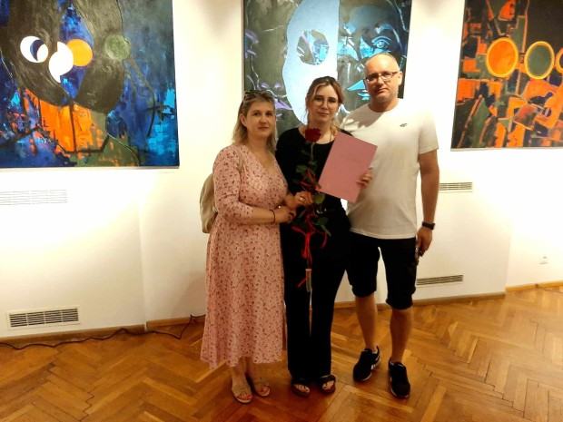 Maska-fotorelacja z obrony dyplomu, mgr Emilii Adamskiej,