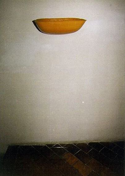 Maria Wrońska, IN SPE, 1996, negatywowy odlew z wosku, szkło, Galeria Labirynt II BWA w Lublinie 