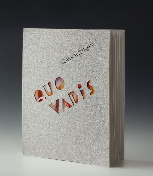 Alina Kalczyńska, „Quo vadis” leporello (w formie rękopisu) z trzema oryginałami akwareli / 2025, Mediolan (Włochy) / papier / atrament, akwarela / 39,5 × 32 cm / nakład: 4 egz. fot. Magdalena Lorek, MNWr