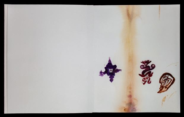 Alina Kalczyńska, „Quo vadis” leporello (w formie rękopisu) z trzema oryginałami akwareli / 2025, Mediolan (Włochy) / papier / atrament, akwarela / 39,5 × 32 cm / nakład: 4 egz. fot. Magdalena Lorek, MNWr