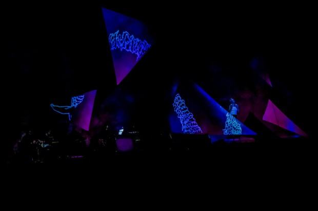 Sebastian Siepietowski, scenografia i multimedia do spektaklu Syrena - Monomusical, zdj. Marcin Maziej, 2019 Sebastian Siepietowski, scenografia i multimedia do spektaklu Syrena - Monomusical