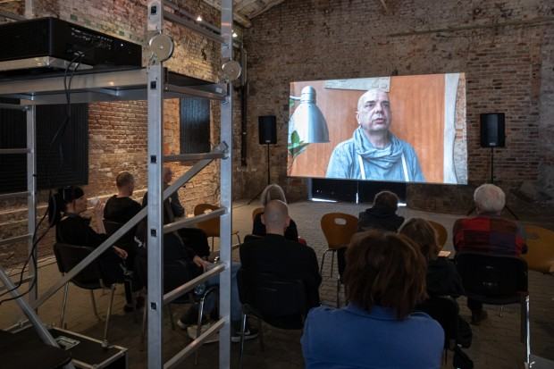 Pokaz filmów poświęconych Pawłowi Jarodzkiemu, autorstwa Agnieszki Mazanek, Galeria Exit, *. Festiwal Malarstwa, 2023, zdj. Michał Pietrzak