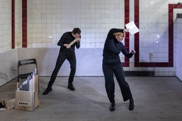 Koncert w Exit ASP Wrocław – Lorena Izquierdo Aparicio – performance, głos / Ryszard Lubieniecki – portatyw organowy, głośnice akordeonowe.