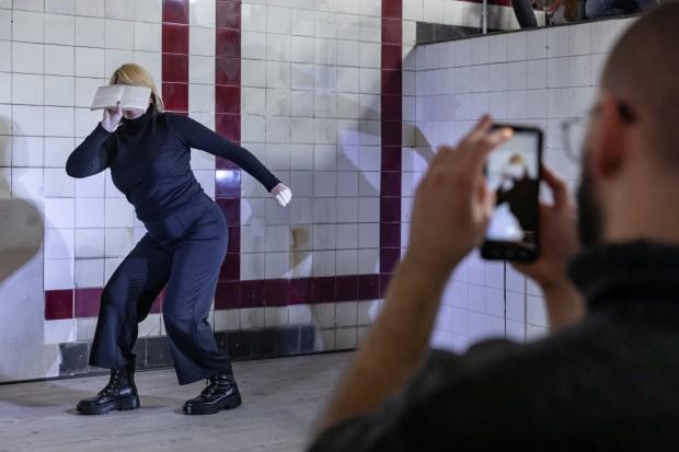 Koncert w Exit ASP Wrocław – Lorena Izquierdo Aparicio – performance, głos / Ryszard Lubieniecki – portatyw organowy, głośnice akordeonowe.