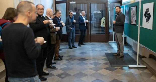 Konferencja i wystawa na temat symetrii - fotorelacja