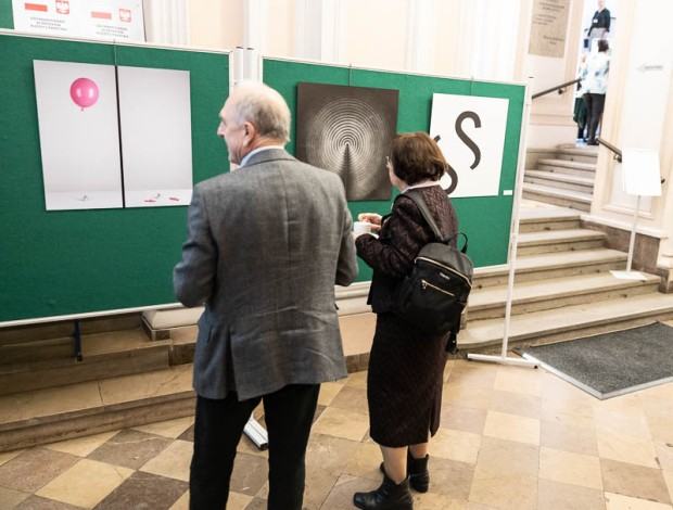 Konferencja i wystawa na temat symetrii - fotorelacja