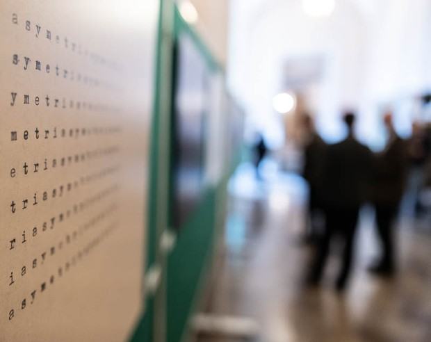 Konferencja i wystawa na temat symetrii - fotorelacja