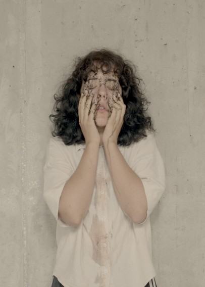 dominika-labadz-goraco-2025-trzykanalowa-wideo-instalacja-full-hd-2025-dzieki-uprzejmosci-artystki