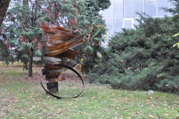 Fragment wystawy „Cosmic Nature” w Ogrodzie ASP przy ul. Traugutta we Wrocławiu.