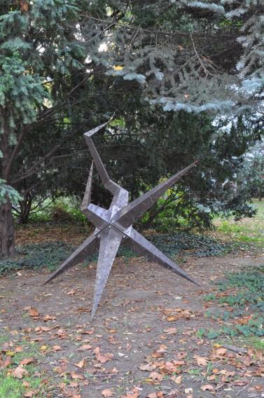 Fragment wystawy „Cosmic Nature” w Ogrodzie ASP przy ul. Traugutta we Wrocławiu.