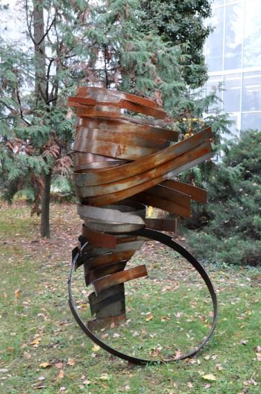 Fragment wystawy „Cosmic Nature” w Ogrodzie ASP przy ul. Traugutta we Wrocławiu.