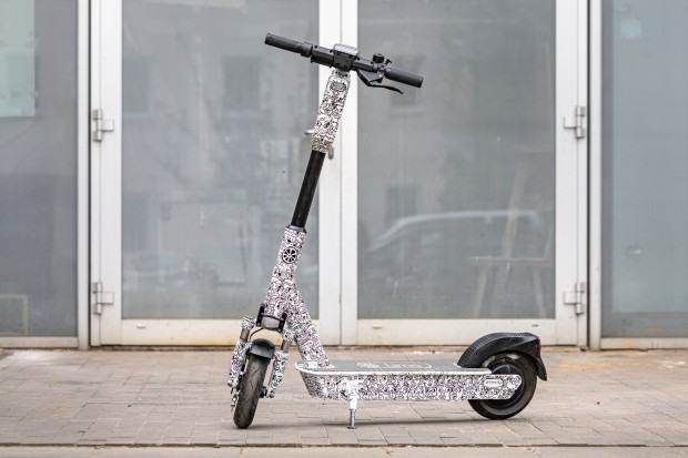 Hulajnoga, proj. Radosław Lobos