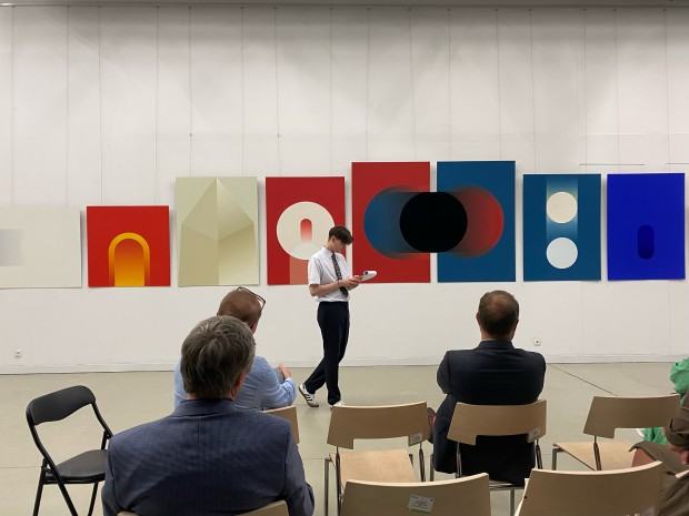 Obrona dyplomu Mateusza Majchrzaka, Światło i obecność