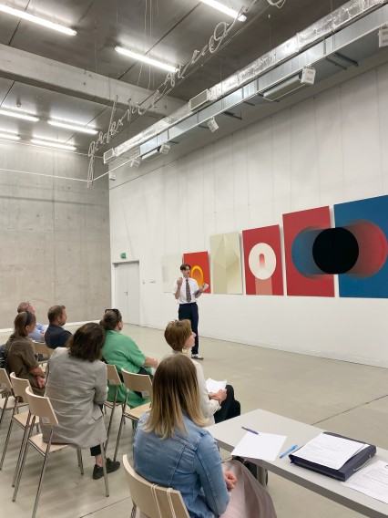 Obrona dyplomu Mateusza Majchrzaka, Światło i obecność