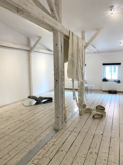 Interdyscyplinarna wystawa zbiorowa pt. Kiedy słowa milczą