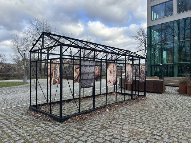 Dokumentacja performansu Zuzanny Dyrdy, tire(d)