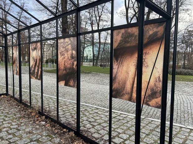 Dokumentacja performansu Zuzanny Dyrdy, tire(d)