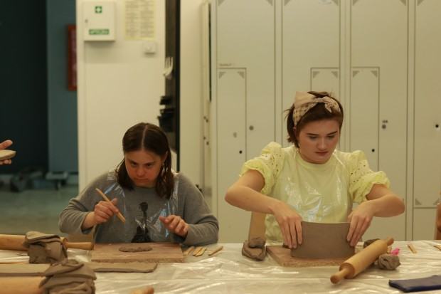 Warsztaty artystyczne dla osób z niepełnosprawnością z Cafe Równik