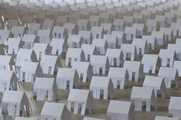 Katarzyna Bogusz, 24na7, instalacja site specific z papieru, Galeria Exit Wrocław, 2022, fot. autorka