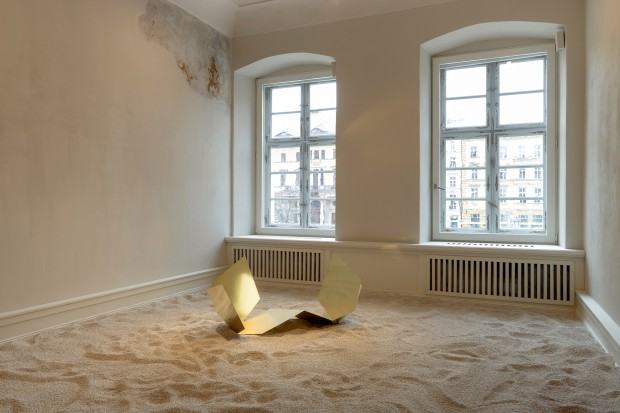 Katarzyna Bogusz, Quinta essentia, mosiądz, 60x150x70cm., OPENHEIM Wrocław, 2023, fot. Alicja Kielan