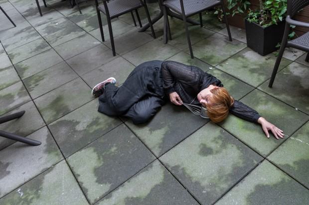 Lila Len, Bicie piany, performans, 2023, fot. Michał Pietrzak