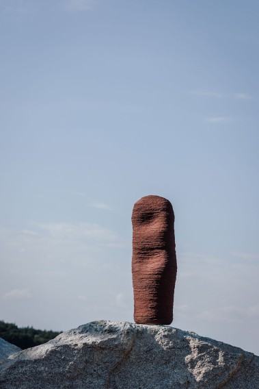 Maciej Kasperski, „SVC02”, 2005, masa szamotowa barwiona, fot. Łukasz Rachwalak