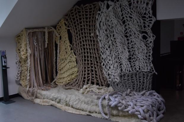 Zofia Czemarmazowicz, scenografia, kostiumy, projekcje do spektaklu „Matka” Witkacego