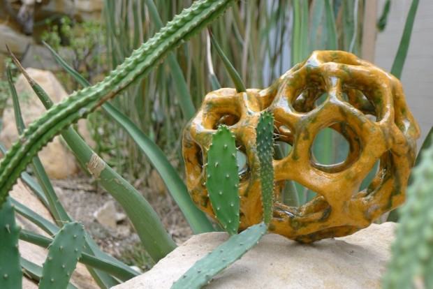 Stadium. Wystawa rzeźby w Ogrodzie Botanicznym, zdj. Zofia Grzybowska