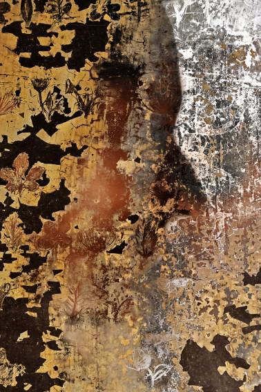 Bogna Kozera-Radomska, Poświata, lustro, drewno, 150x55 cm, fragment, 2021 Bogna Kozera-Radomska, Poświata, lustro, drewno, 150x55 cm, fragment, 2021