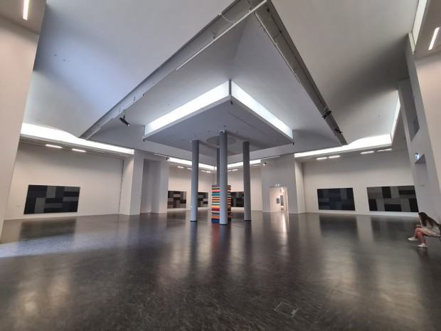 Fragment wystawy Sean Scully. Painting and sculpture / Malarstwo i rzeźba