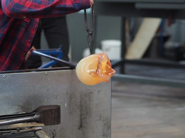 Pokaz dmuchania szkła studentów Wydziału Ceramiki i Szkła