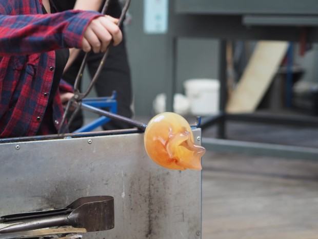 Pokaz dmuchania szkła studentów Wydziału Ceramiki i Szkła