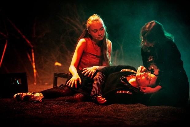 Julia Godlewska, projekt i realizacja scenografii do spektaklu „Więcej łez”, zdj. Rafał Skwarek