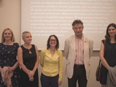 Interwencje/ Mediacje to była wystawa zorganizowana przez dr Agnieszkę Kłos i Pracownię Słowa i Obrazu prof. Darii Mileckiej 
