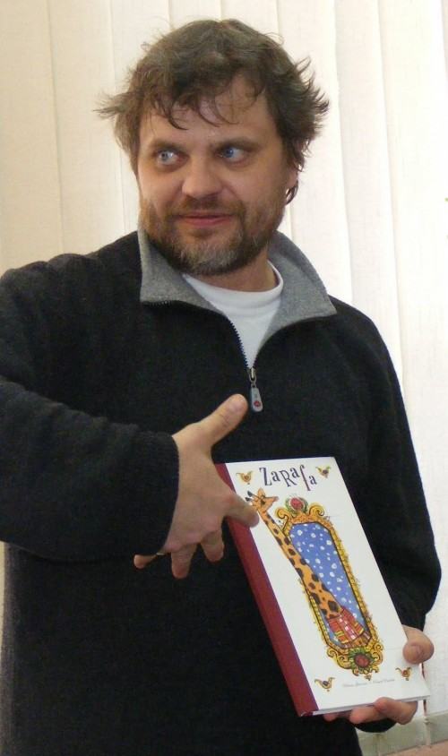 02120282.jpg Ten Pan robi fajne ilustracje