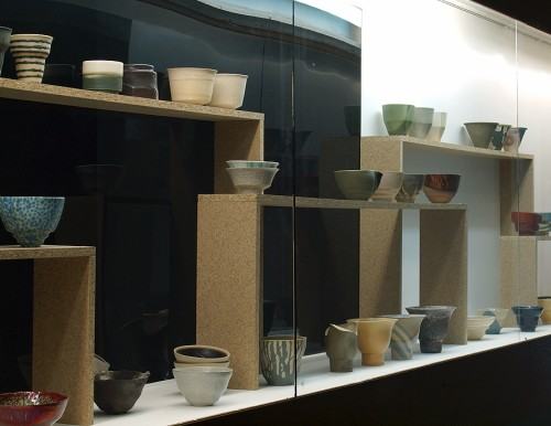 Pracownia podstaw projektowania ceramiki prezentuje prace studenckie. Pracownia podstaw projektowania ceramiki prezentuje prace studenckie.