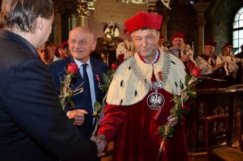 REKTOR ODZNACZONY KRZYŻEM KAWALERSKIM
