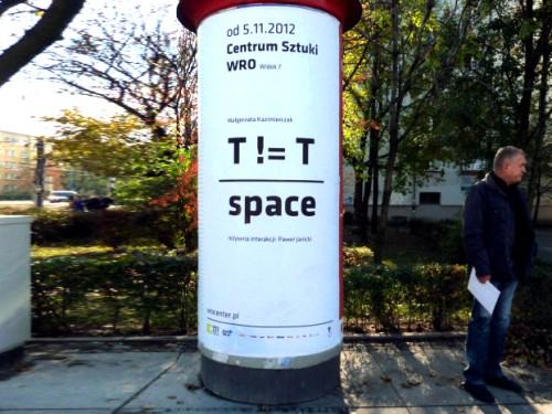 12563938.jpg T!=T Wystawa